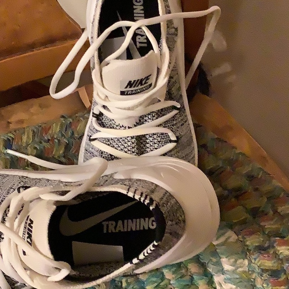 Nike - Picture 3 of 4